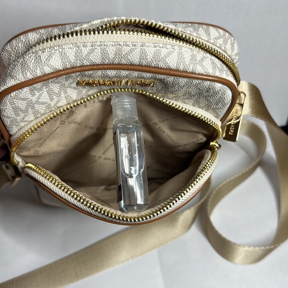 Michael Kors Medium Jet Set Travel Crossbody - Picture 4 of 4